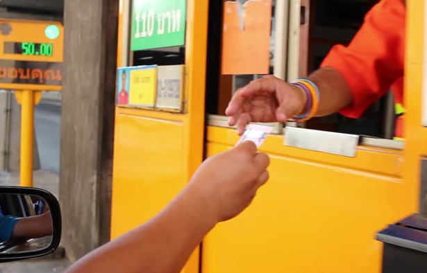 Two persons are exchanging barcoded bills